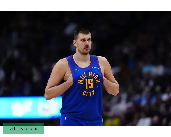 约基奇赛后穿小黄人拖鞋亮相曾COS格鲁角色趣味十足